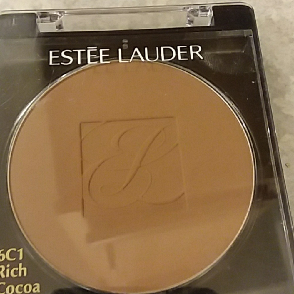 Estee Lauder double wear face powder.